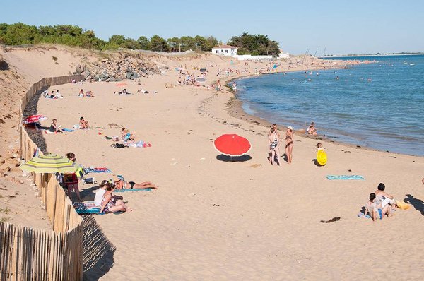 Préparation d'un voyage en camping trois étoiles en Vendée, France